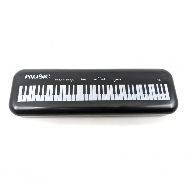 Trousse noire « Music always be with you » avec crayons et trombones