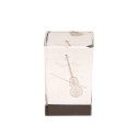 Cubo de cristal con violín 3D