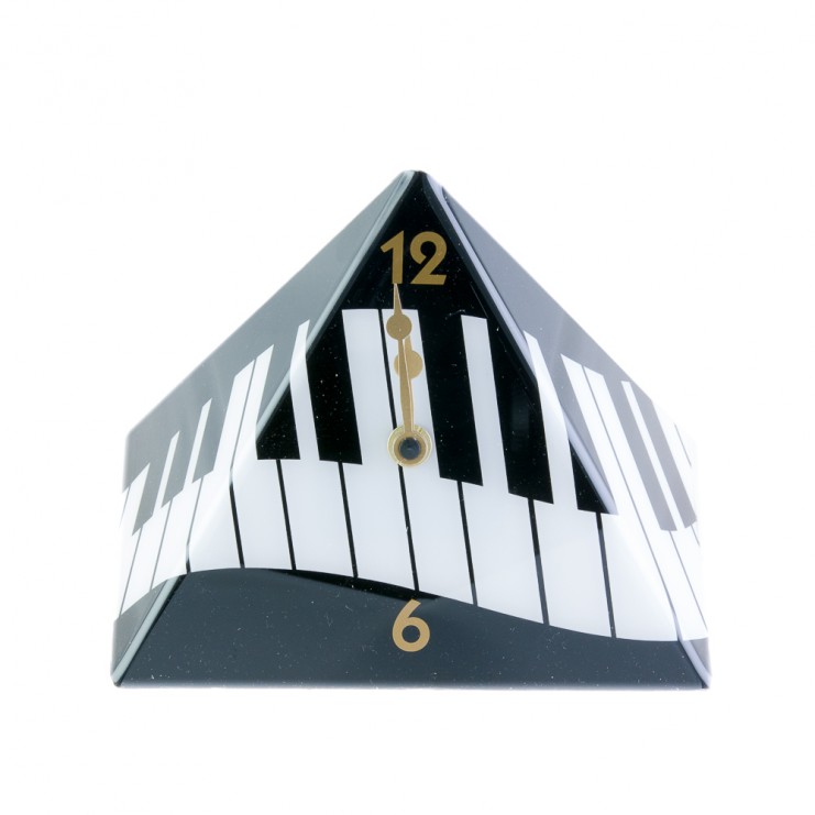 Horloge pyramidale clavier de piano