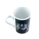 Mug noir en porcelaine avec partition et clé de sol